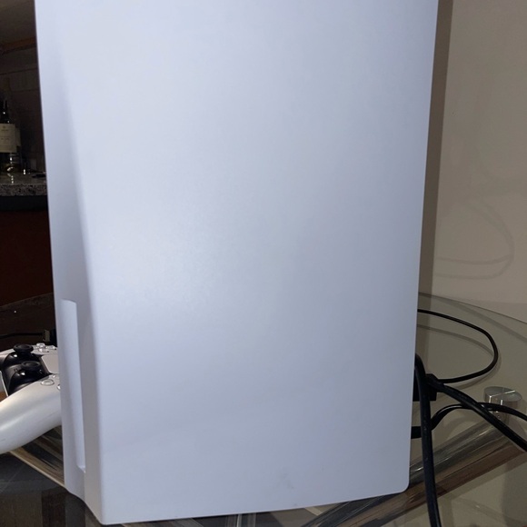 REPOST! Selling PS5/ good condition/ controller/ HDMI and power cord/ stand